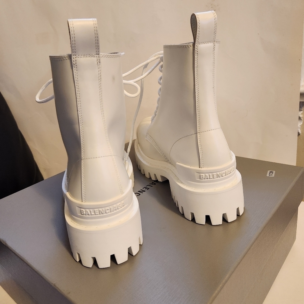Balenciaga Strike Bootie size 37 BNWB - Picture 11 of 13